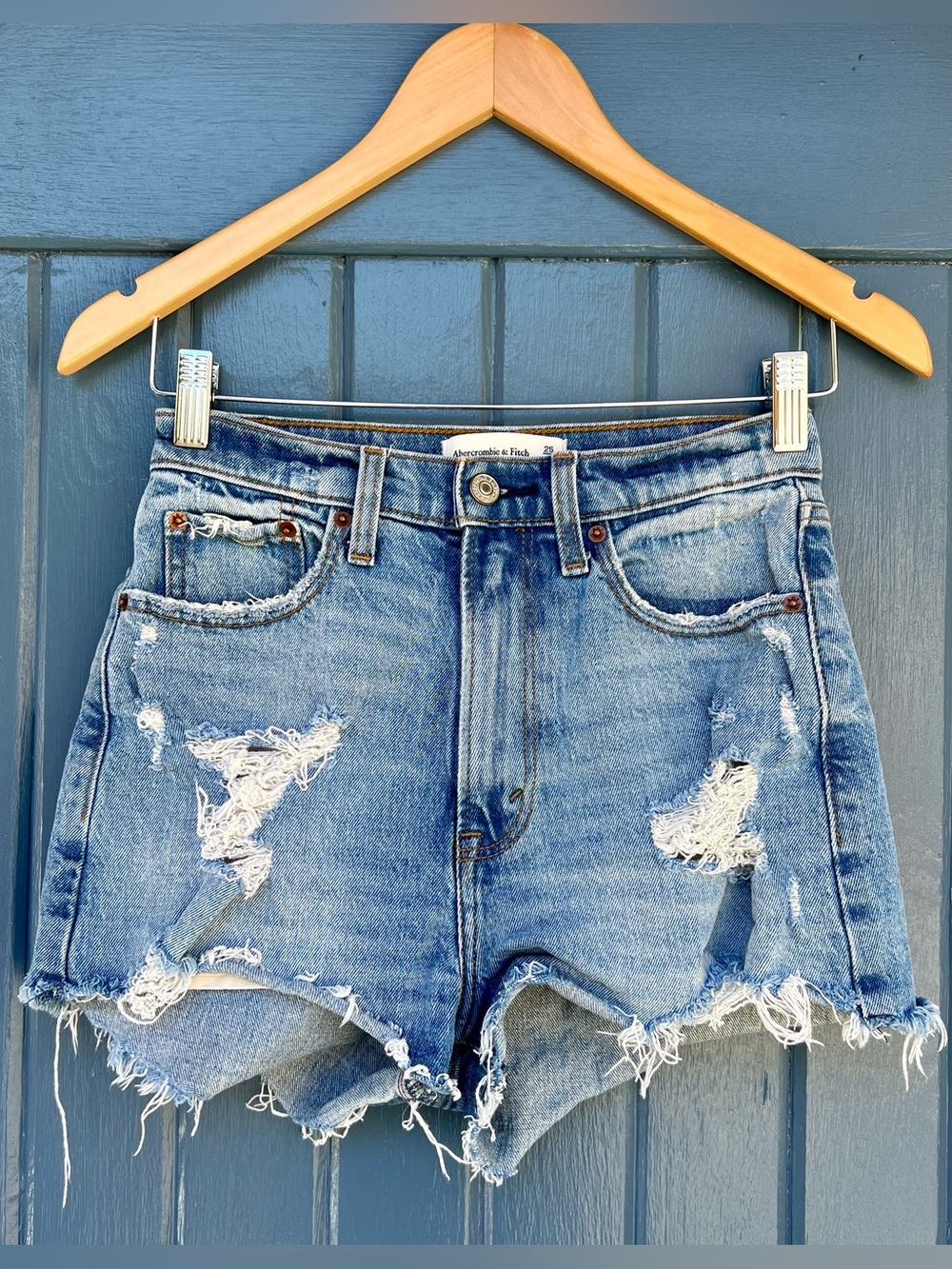 Abercrombie & Fitch Curve Love high-rise Mom short Blue Distressed Denim Size 25